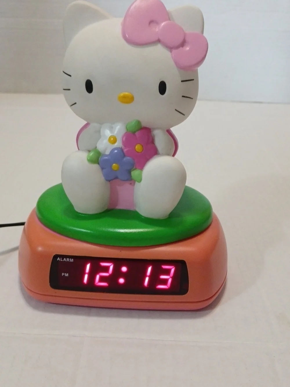 VTG Saniro Y2K Hello Kitty Pink Bow Flower ALARM Clock NIGHT LIGHT(NEEDS BULB)
